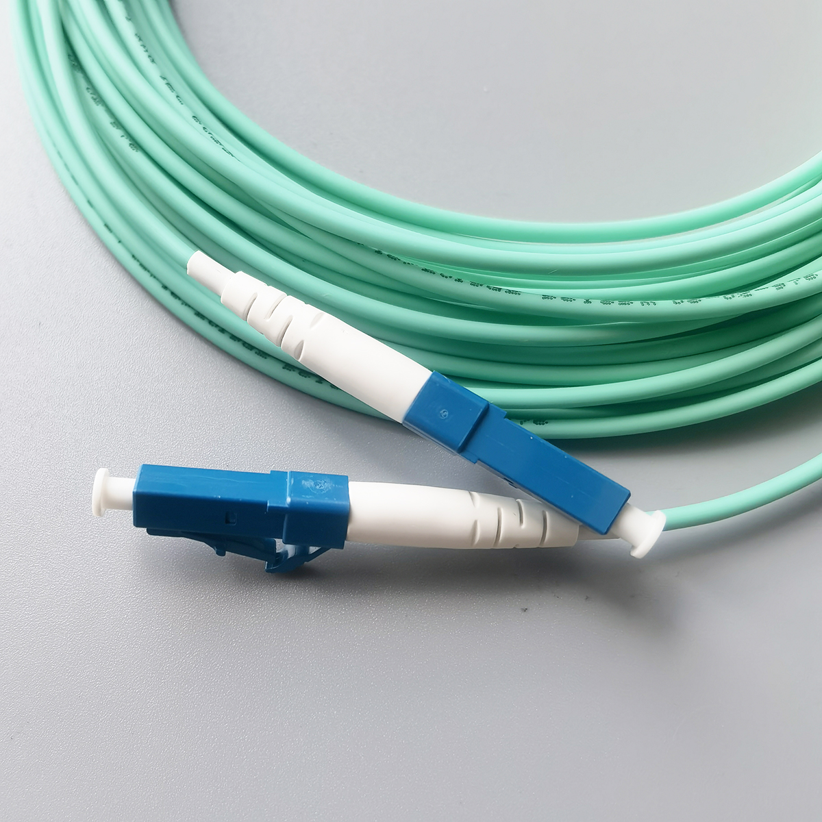 Fiber Optic Internet Cable LC/UPC-LC/UPC OM3 LSZH FTTH Multi-Mode Single Core Fiber Optic Patch Cord