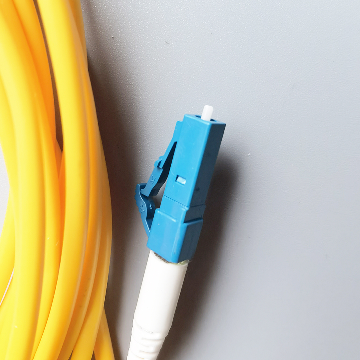 Fiber Optic Cable LC/UPC-LC/UPC Singlemode Simplex FTTH Indoor Fiber Optic Internet Cable 