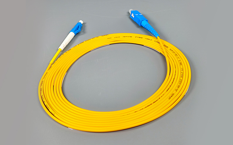 Fiber optic cable Single mold single core SC/UPC-LC/UPC 2.0mm Optic Patch Cord