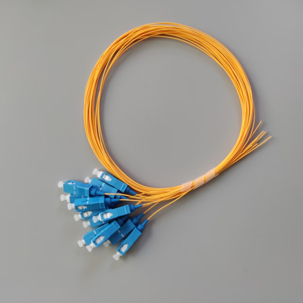 Fiber Optic Pigtail SC UPC 1M Indoor Single Mode 12Pcs Yellow Color 0.9mm High-Speed FTTH Cable