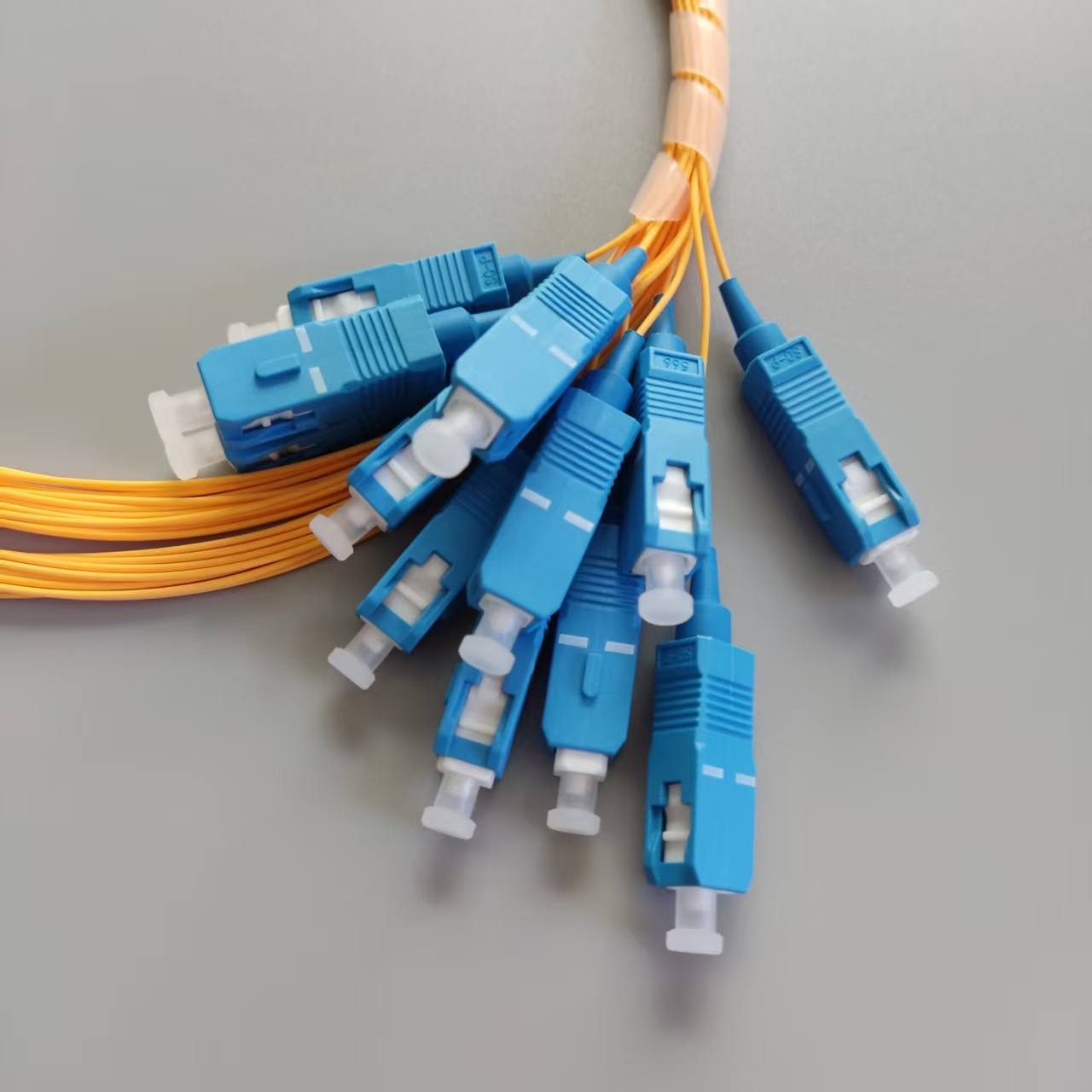 Fiber Optic Pigtail SC UPC 1M Indoor Single Mode 12Pcs Yellow Color 0.9mm High-Speed FTTH Cable