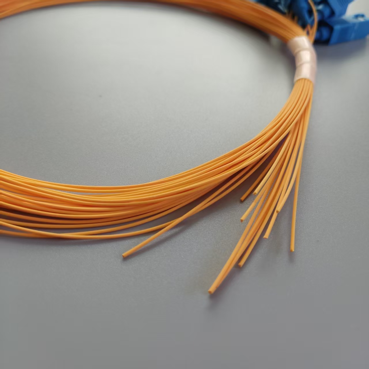 Fiber Optic Pigtail SC UPC 1M Indoor Single Mode 12Pcs Yellow Color 0.9mm High-Speed FTTH Cable