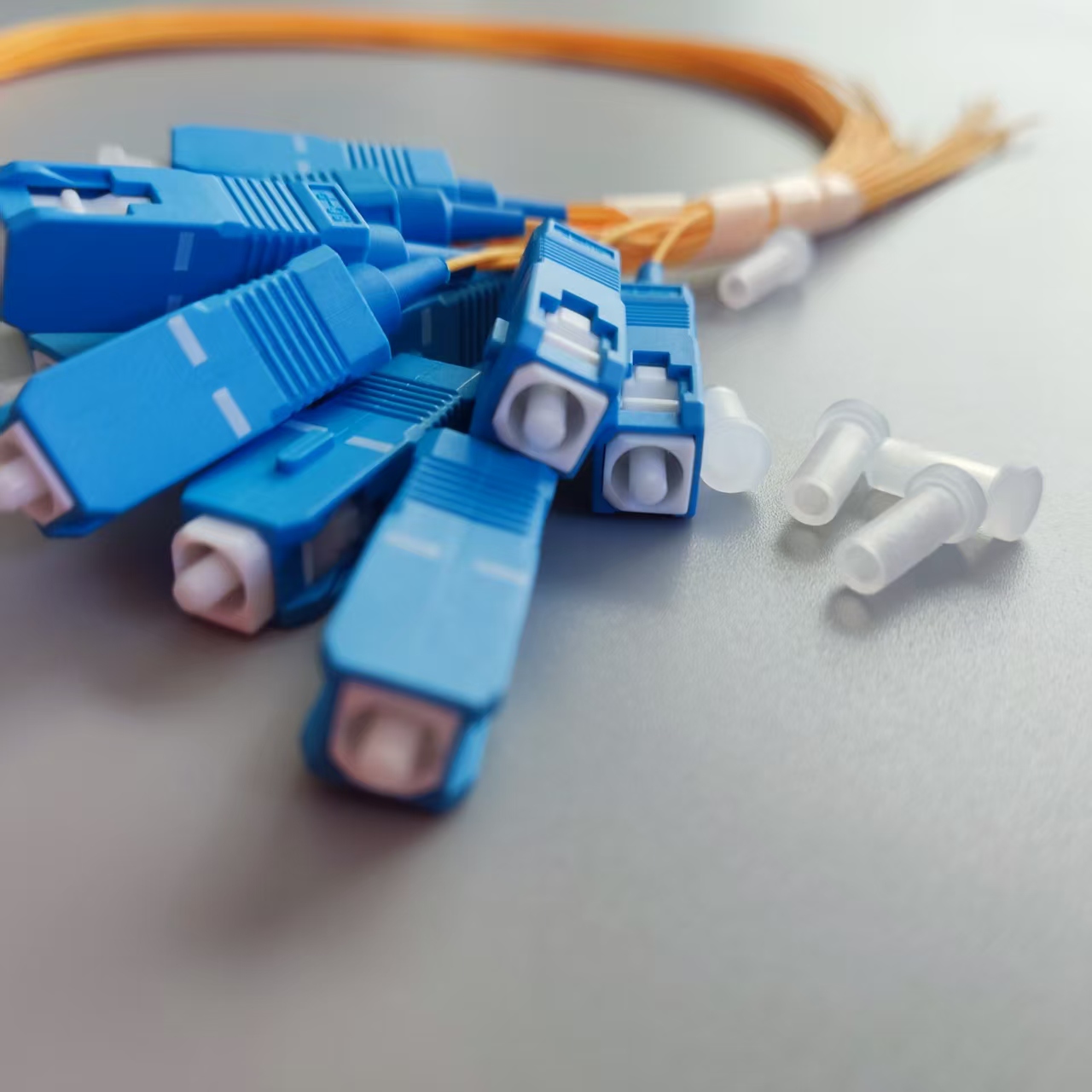 Fiber Optic Pigtail SC UPC 1M Indoor Single Mode 12Pcs Yellow Color 0.9mm High-Speed FTTH Cable