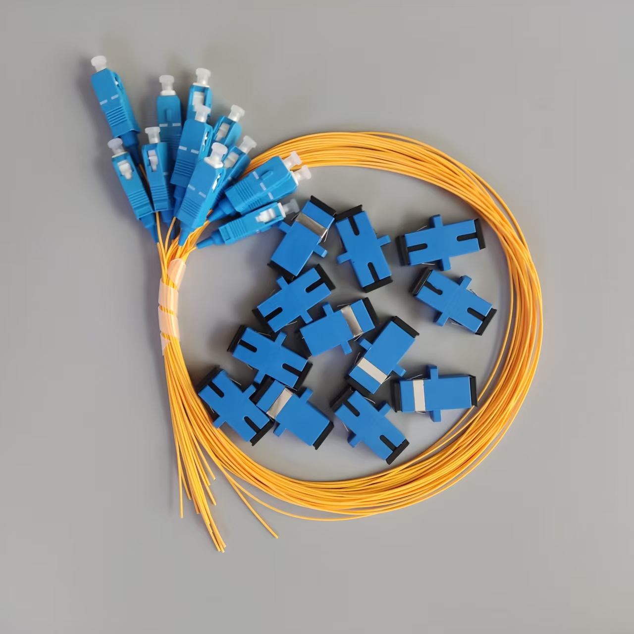 Fiber Optic Pigtail SC UPC 1M Indoor Single Mode 12Pcs Yellow Color 0.9mm High-Speed FTTH Cable