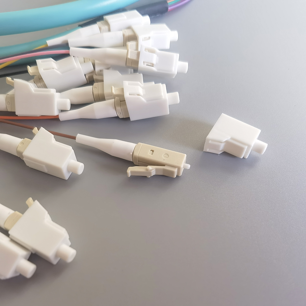  Fiber Optic Pigtail LC/UPC 1.5M OM3 0.9mm 12Colors Multimode Indoor FTTH High Quality Patch Cord