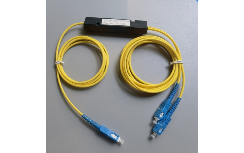 1x2-1310/1550nm Fiber Splitter 3.0mm L1.0M SC/UPC PLC Single mode Fiber Optic Splitter Support