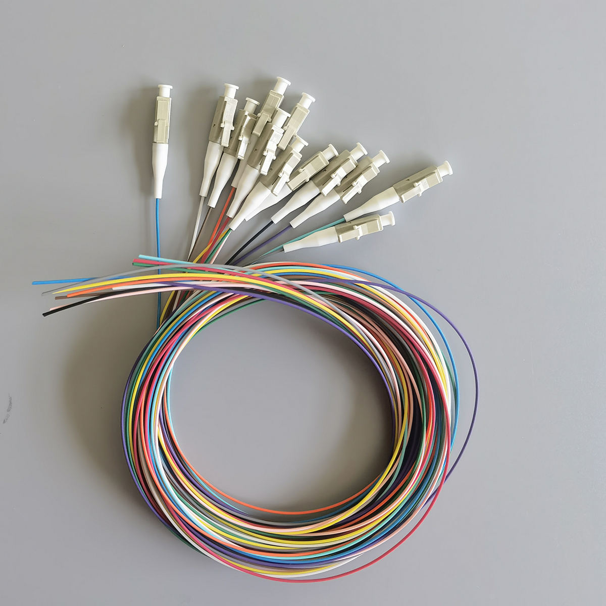 Fiber Pigtail OM2 50/125μm LC/UPC 2M 0.9mm 12 Colors Multimode Indoor Cable For FTTH High Quality
