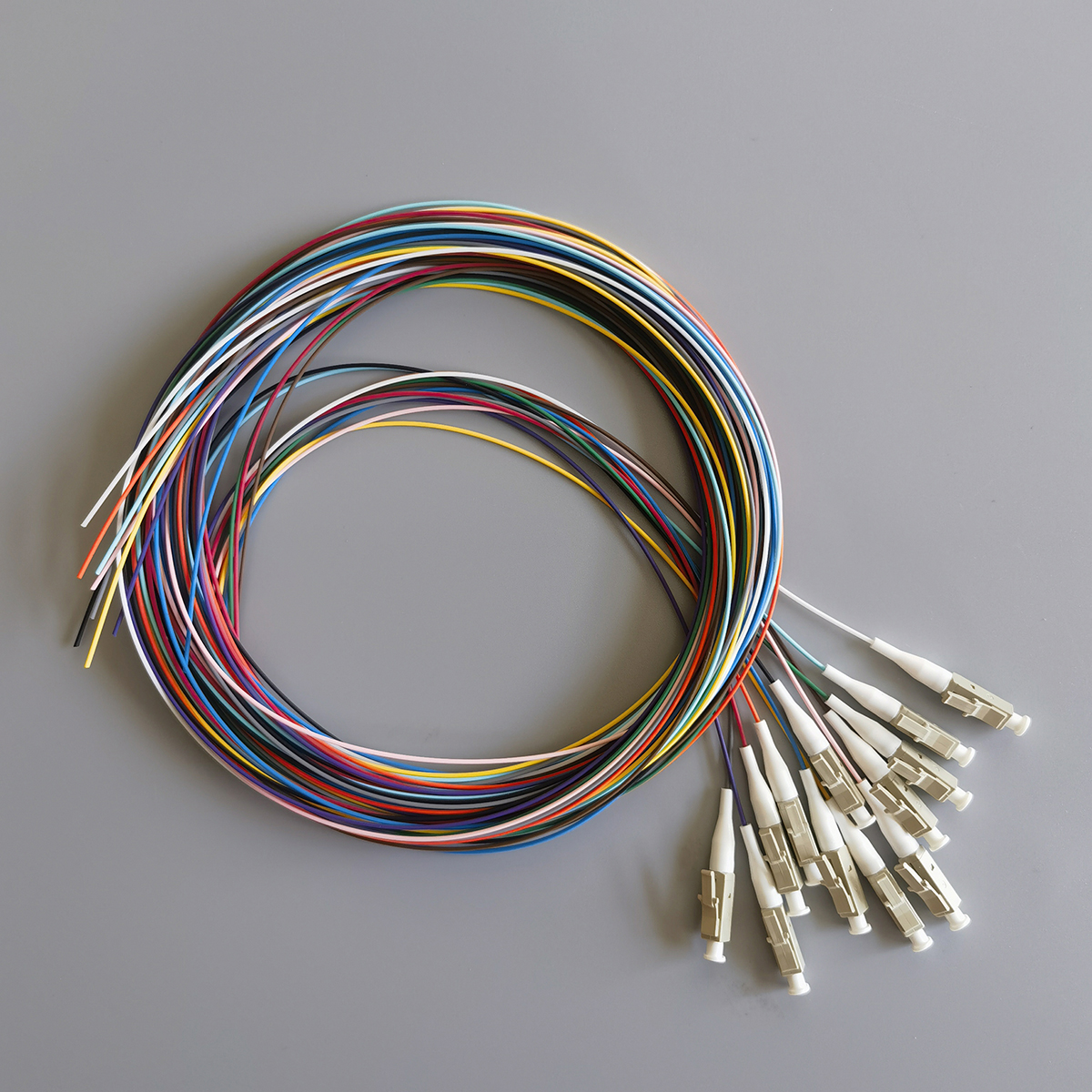 Fiber Pigtail OM2 50/125μm LC/UPC 2M 0.9mm 12 Colors Multimode Indoor Cable For FTTH High Quality