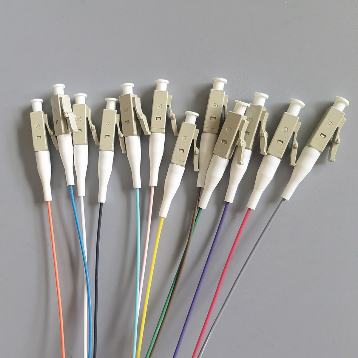 Fiber Pigtail OM2 50/125μm LC/UPC 2M 0.9mm 12 Colors Multimode Indoor Cable For FTTH High Quality