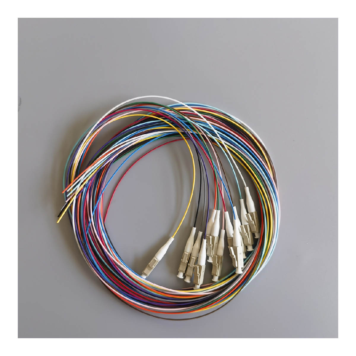 Fiber Pigtail OM2 50/125μm LC/UPC 2M 0.9mm 12 Colors Multimode Indoor Cable For FTTH High Quality