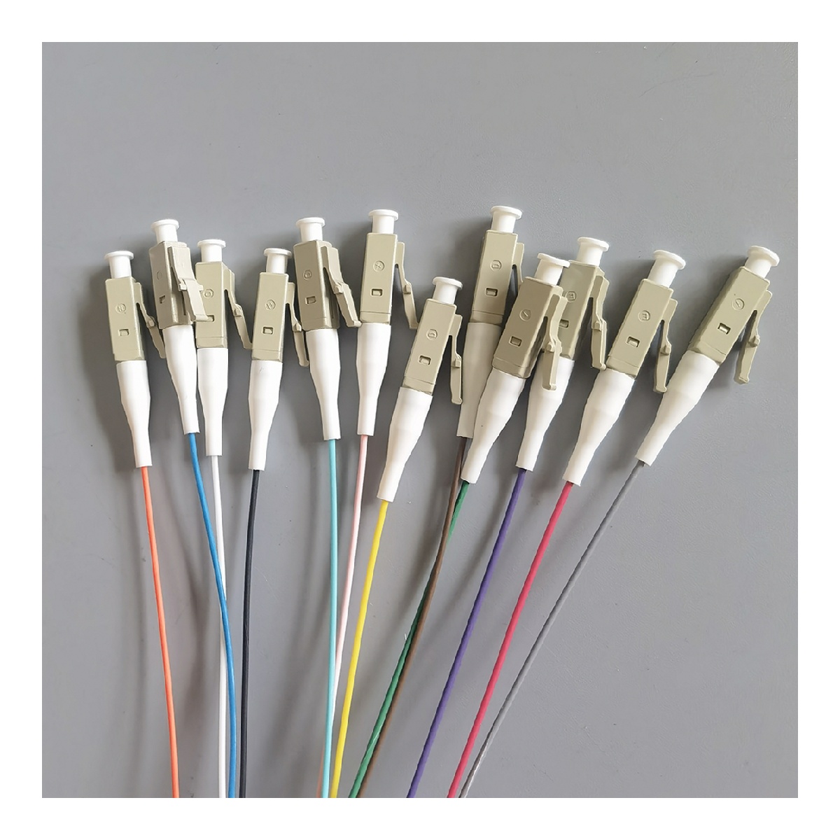 Fiber Pigtail OM2 50/125μm LC/UPC 2M 0.9mm 12 Colors Multimode Indoor Cable For FTTH High Quality
