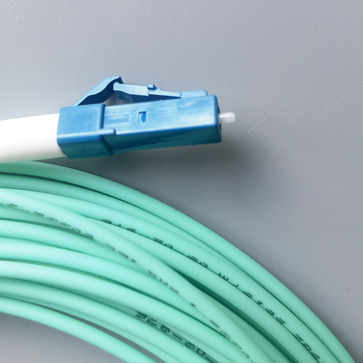 Fiber Optic Internet Cable LC/UPC-LC/UPC OM3 LSZH FTTH Multi-Mode Single Core Fiber Optic Patch Cord