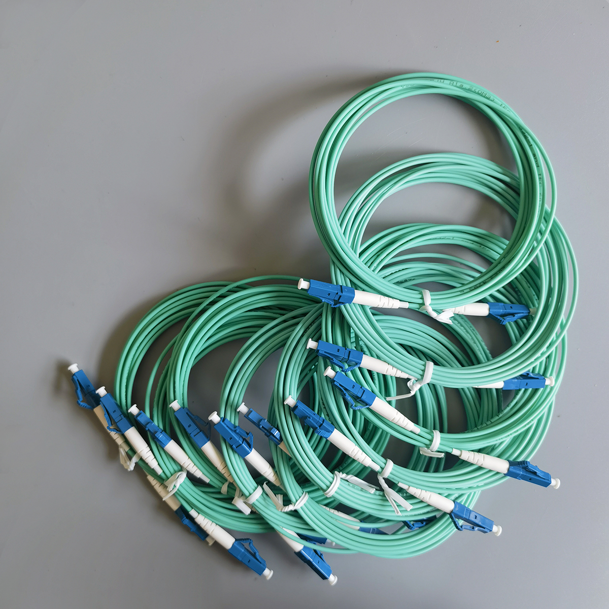 Fiber Optic Internet Cable LC/UPC-LC/UPC OM3 LSZH FTTH Multi-Mode Single Core Fiber Optic Patch Cord